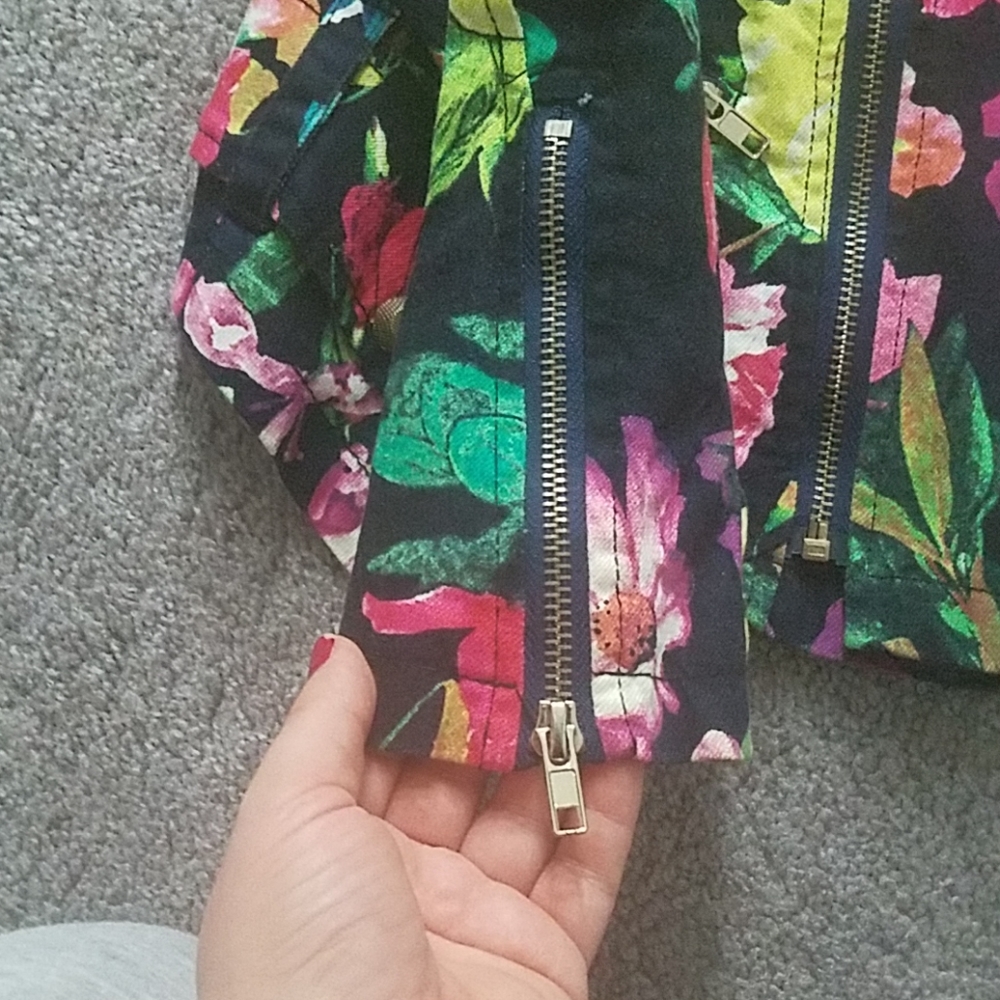 Jacket - Picture 4 of 6